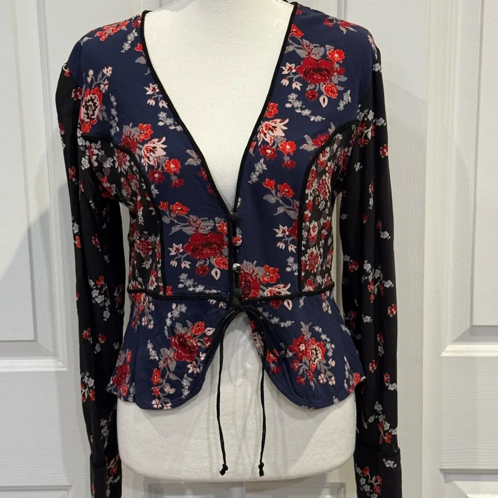 Free People Navy Floral Tie Front Peplum Blouse Boho Top Size M - Picture 9 of 9